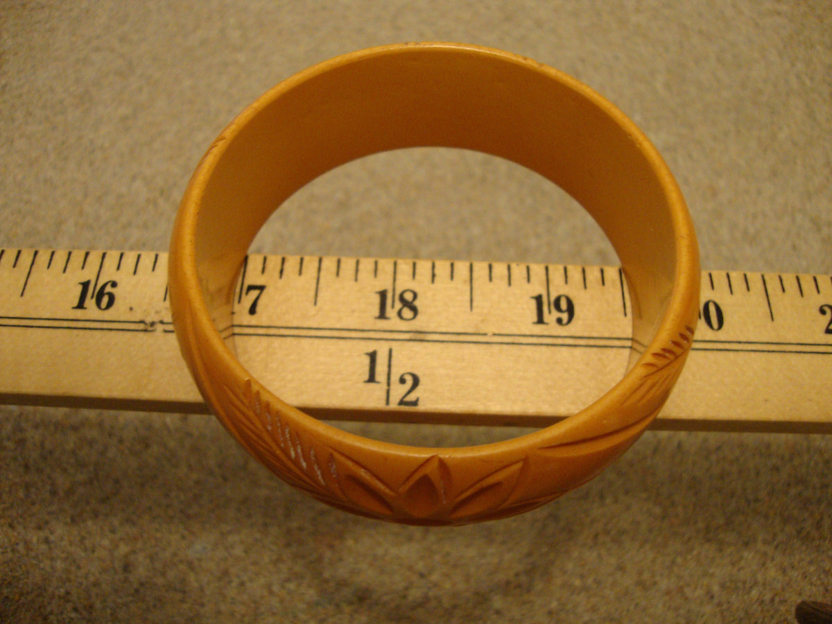 Vintage 1" Goldenrod Bakelite Bracelet! Unique Flower & Leaf Carved Design!