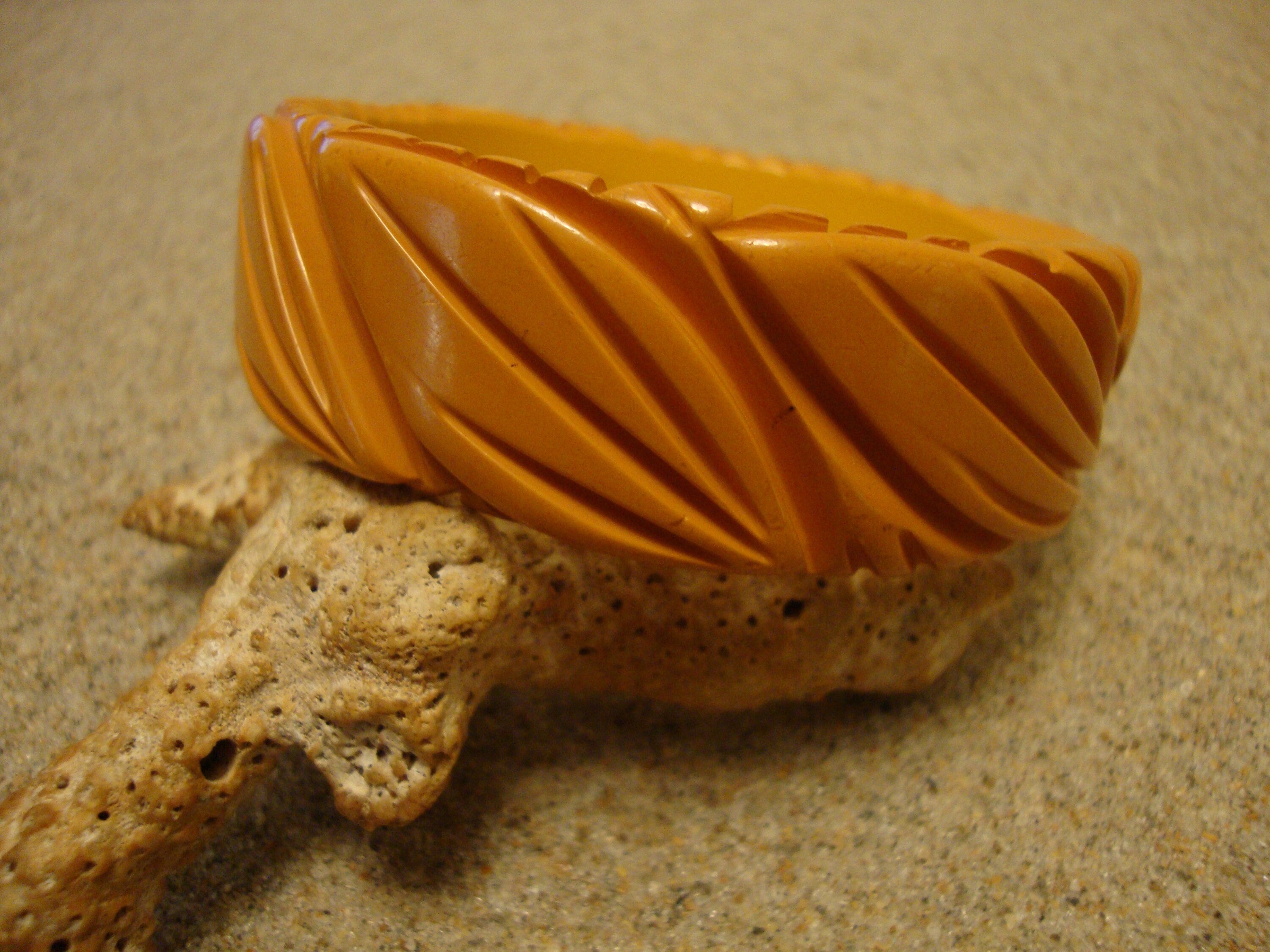 Vintage Goldenrod Bakelite Bracelet: Carved Leaf Design