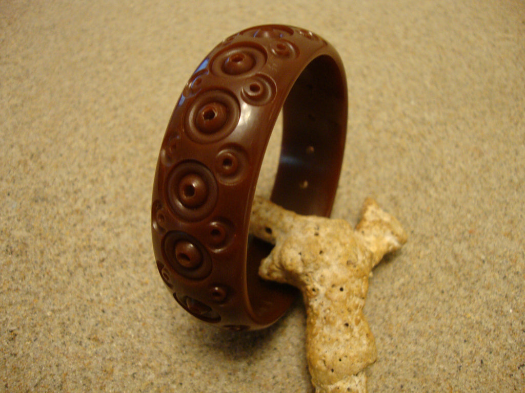 Vintage Chocolate Brown Bakelite Bracelet: Pierced Concentric Carvings