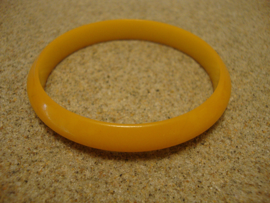 Vintage Lemon Yellow Bakelite Bracelet: Flying Saucer Bangle