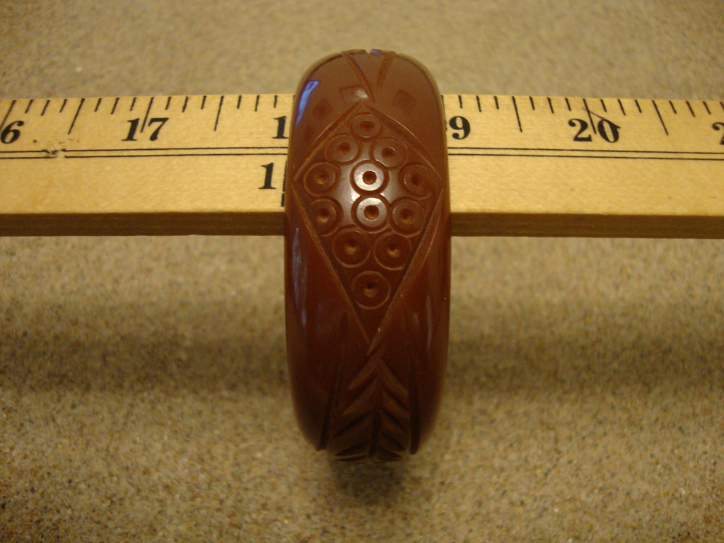Vintage 1" Gold to Brown Bakelite Bracelet! Large Leaf & Medallion Carvings!
