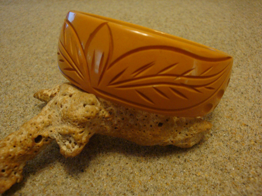 Vintage 1" Goldenrod Bakelite Bracelet! Unique Flower & Dimple Carved Designs!
