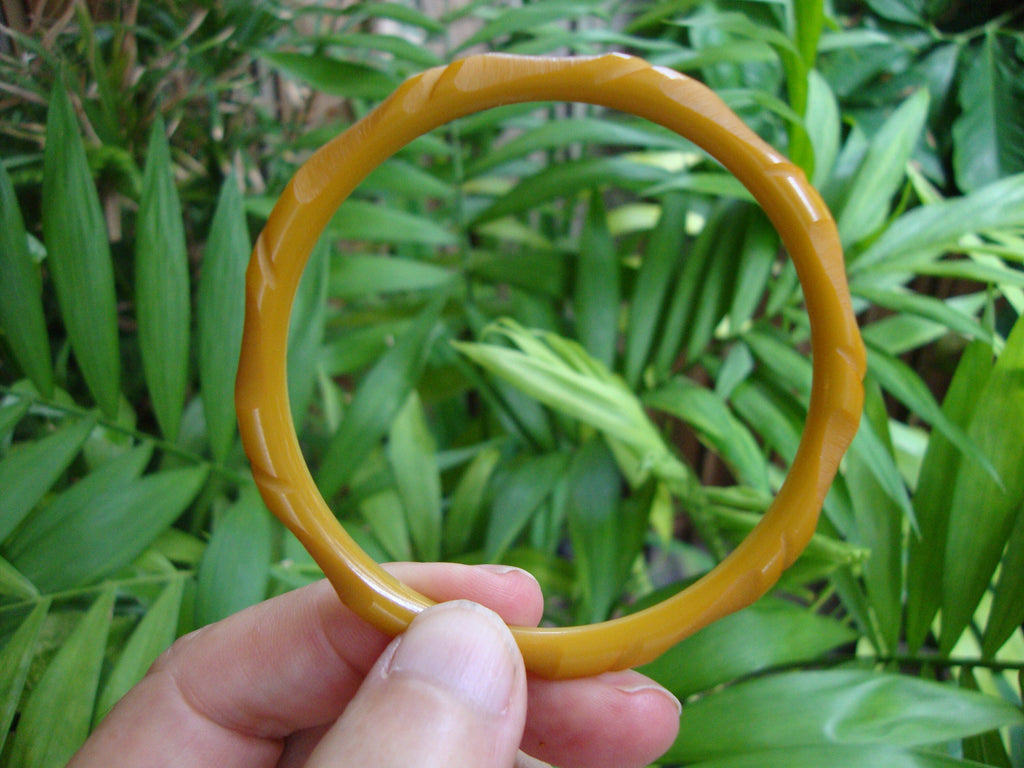 Vintage 1/4" Green to Tan Bakelite Bracelet! Cutback & Diagonal Slash Carvings!
