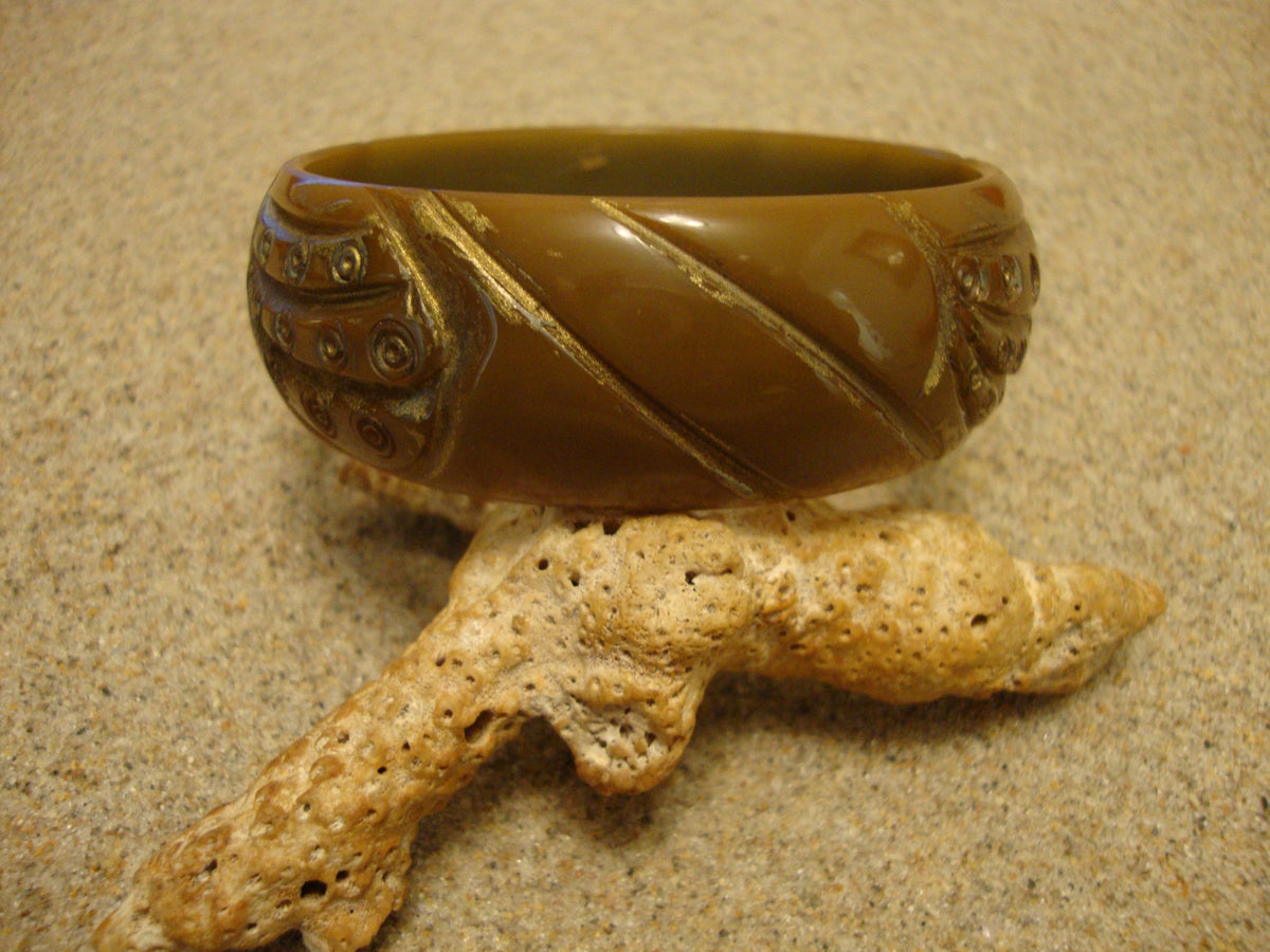 Vintage Olive Green Bakelite Bracelet: Abstract Carved Design