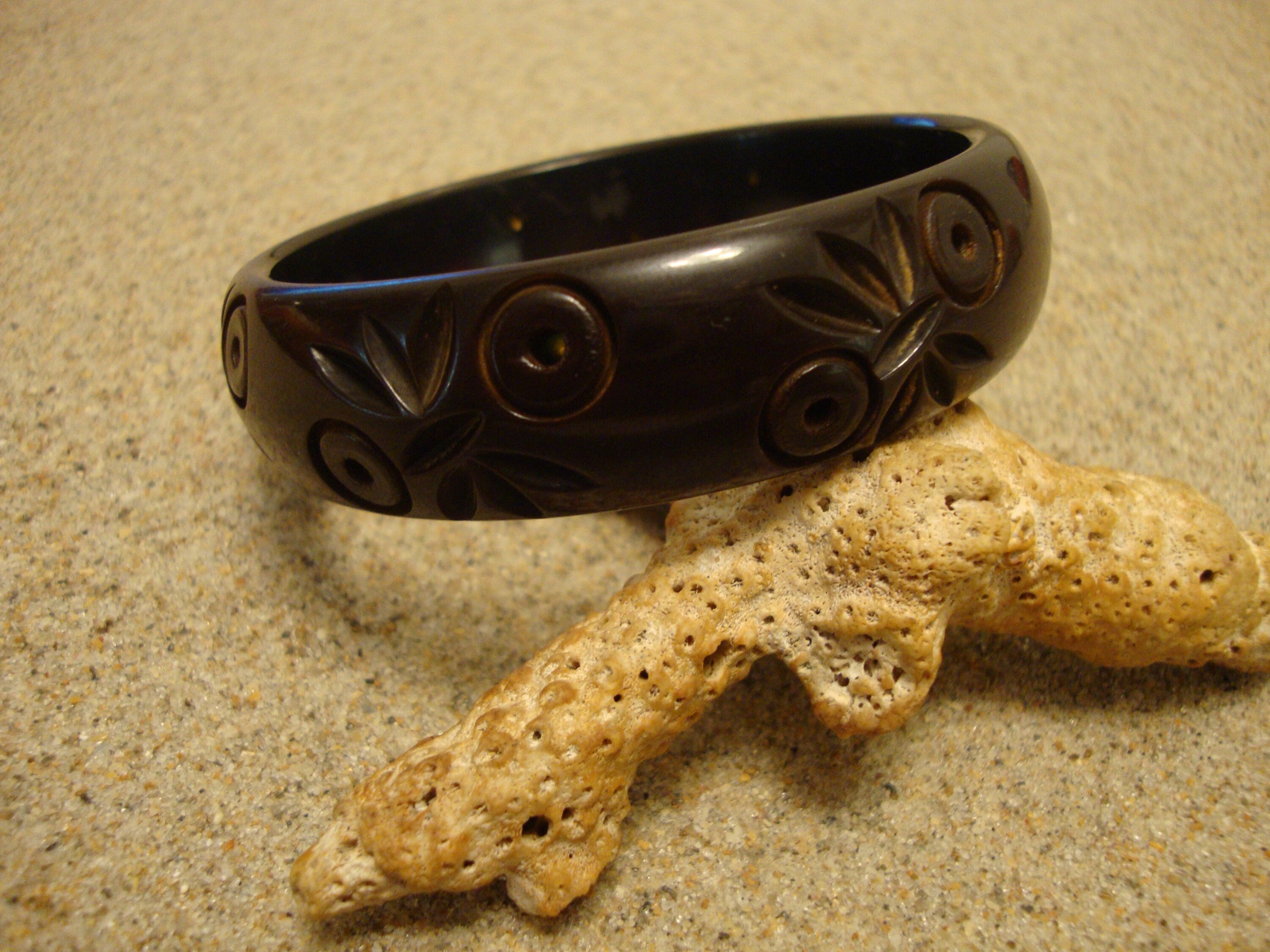 Vintage Midnight Green Bakelite Bracelet: Abstract Floral Carvings