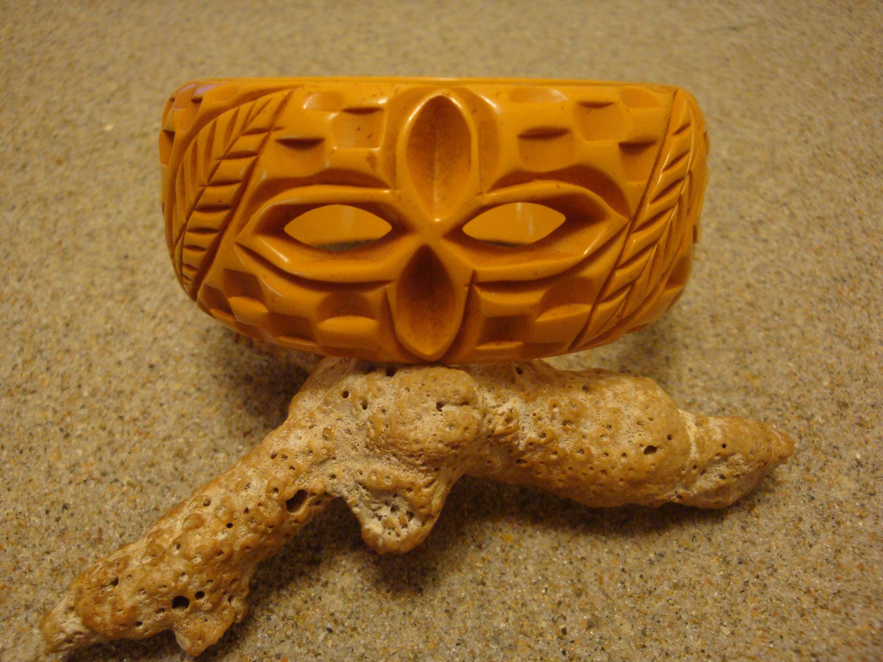 Vintage 1 1/4" Goldenrod Bakelite Bracelet! Open Work , Basketweave & Leaf Carvings!