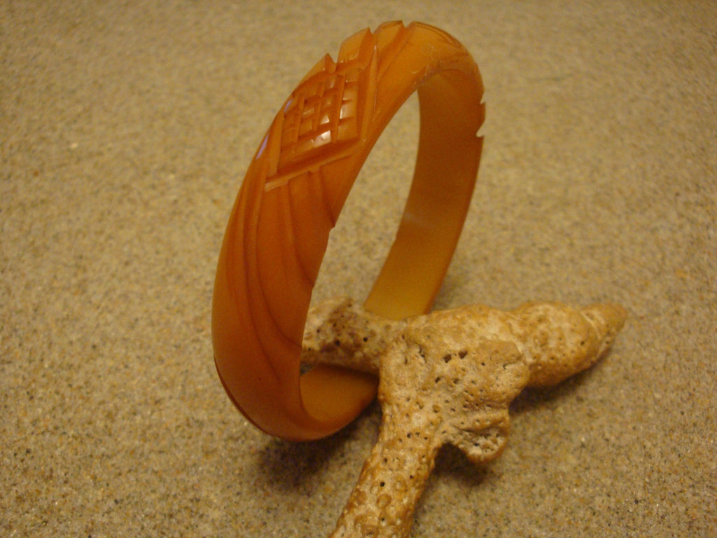 Vintage Butterscotch Bakelite Bracelet! Abstract Flower w/ Crosshatch Carvings!