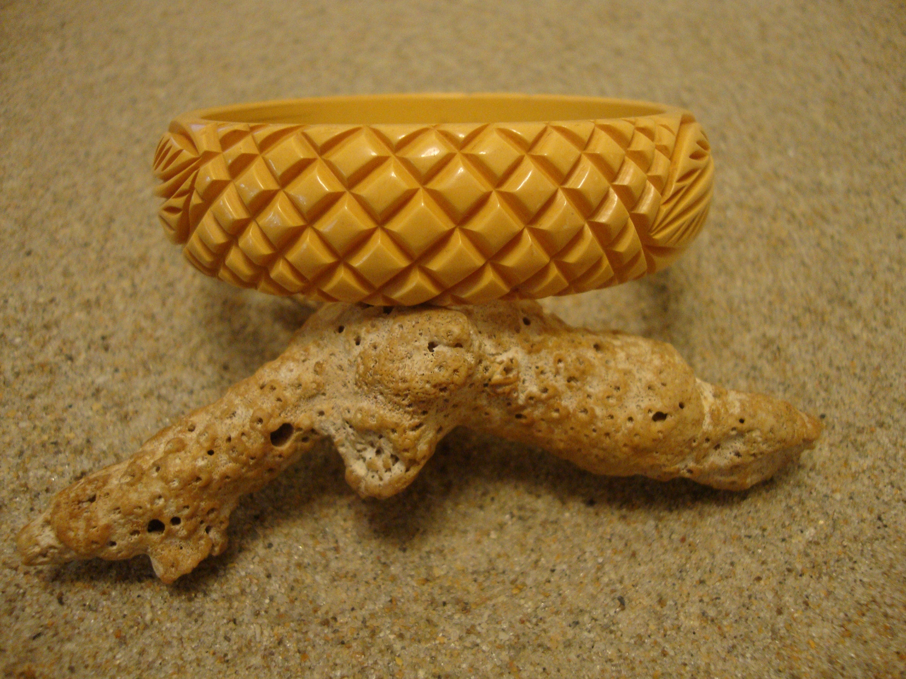 Vintage Goldenrod Bakelite Bracelet: Carved Leaf Design