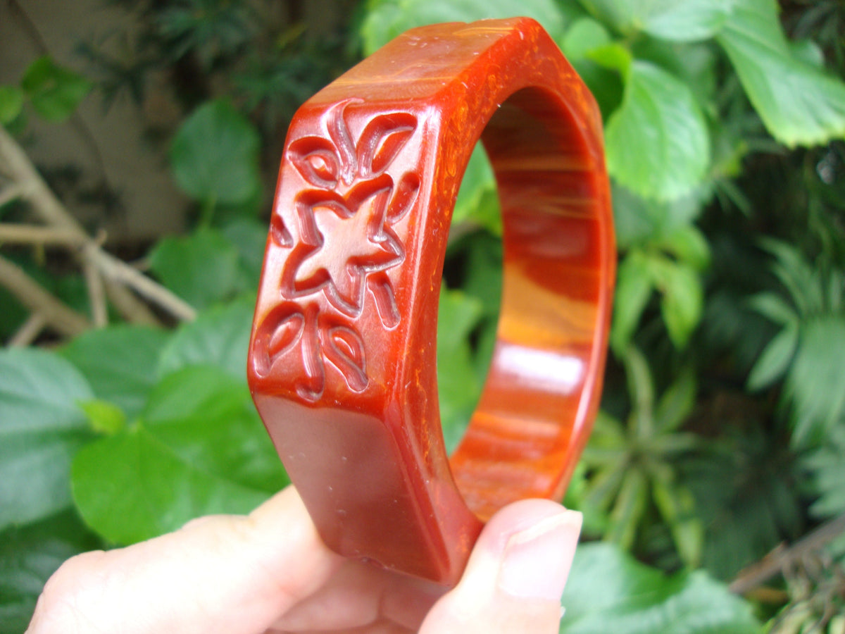 Vintage 7/8" Paprika Color Bakelite Bracelet! Octagon Shape w/ Flower Carvings!