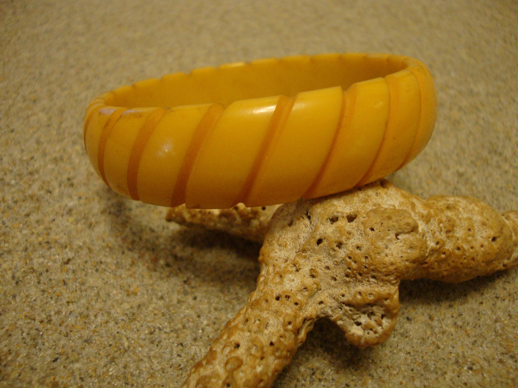 Vintage Goldenrod Bakelite Bracelet: Carved Diagonal Slashes