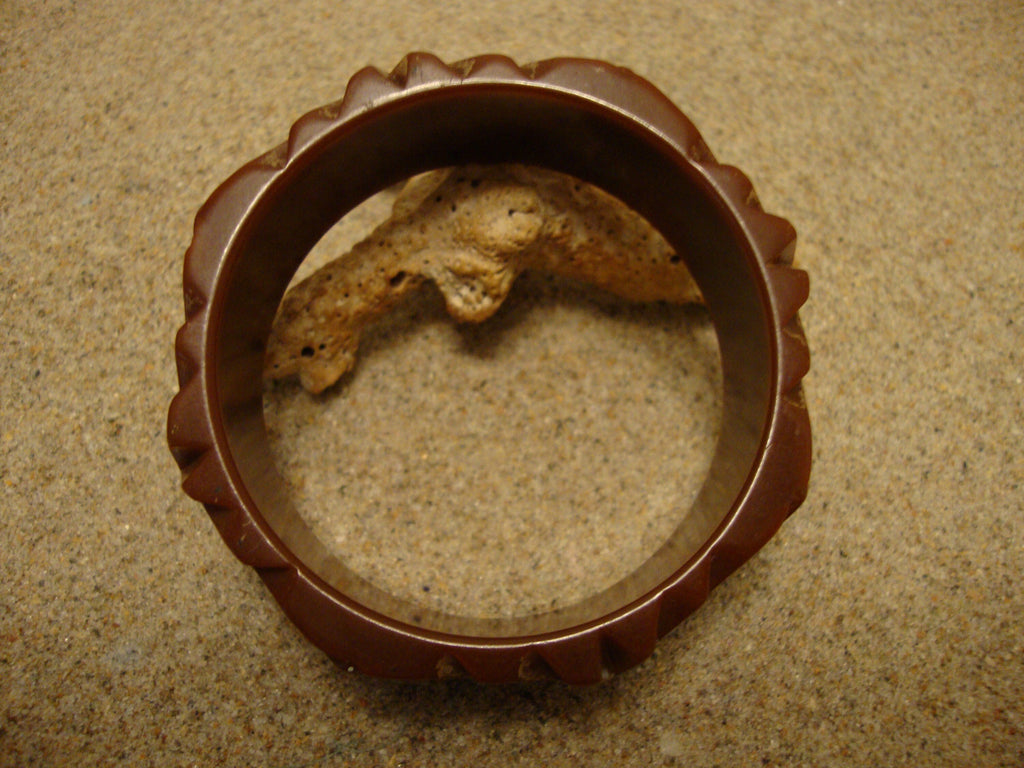 Vintage Chocolate Brown Bakelite Bracelet: Geometric Carvings