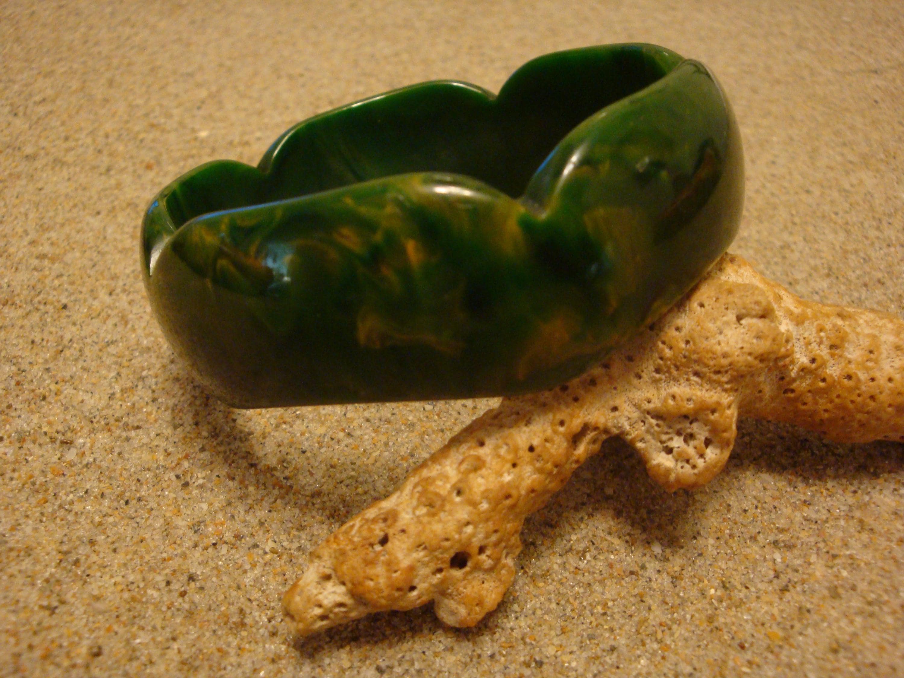 Vintage 7/8" Bakelite Bracelet! Green w/ Yellow Marbling; Scalloped Edges!