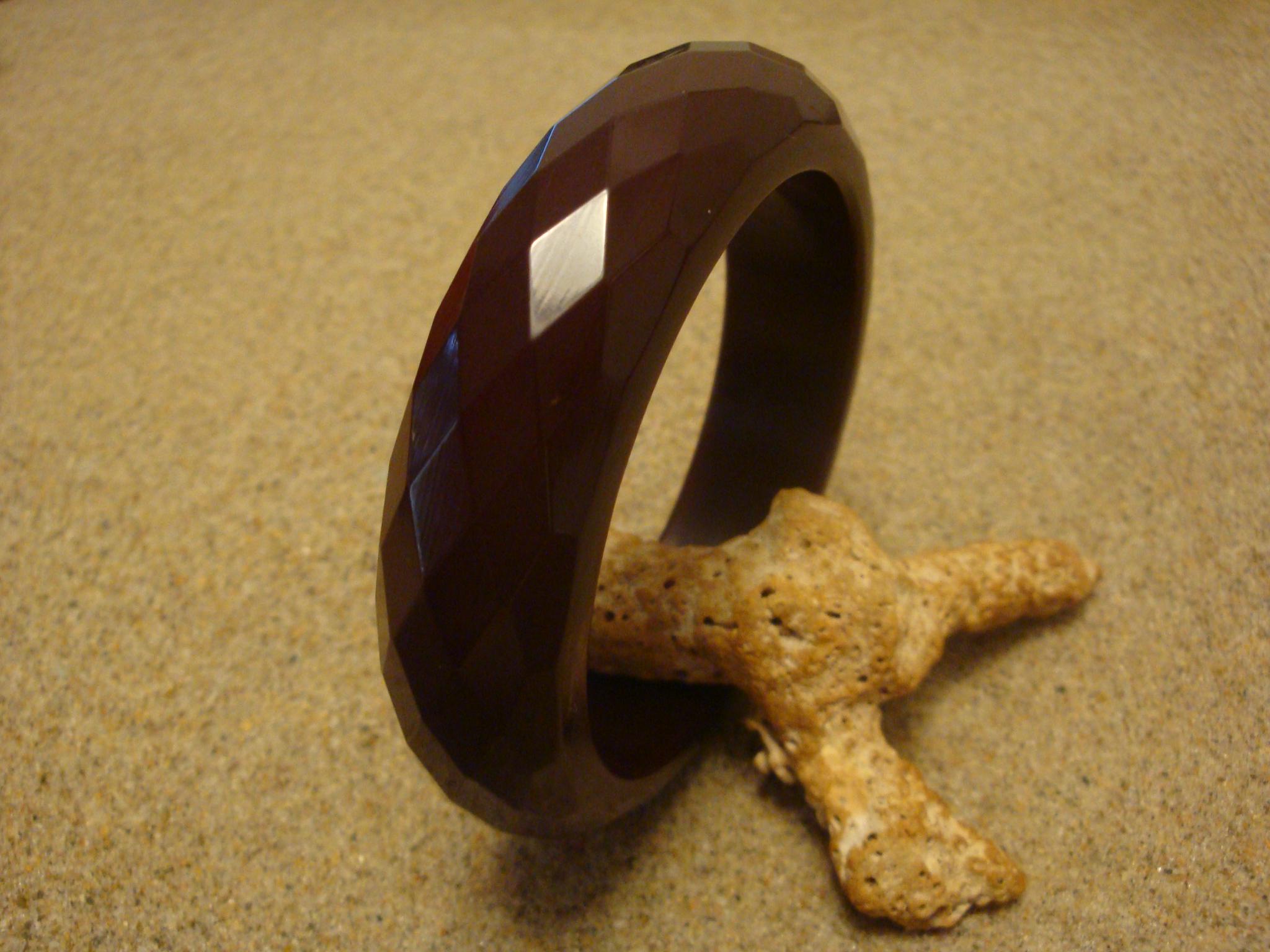 Vintage 3/4" Chocolate Brown Bakelite Bracelet! Diamond & Pentagon Facets!