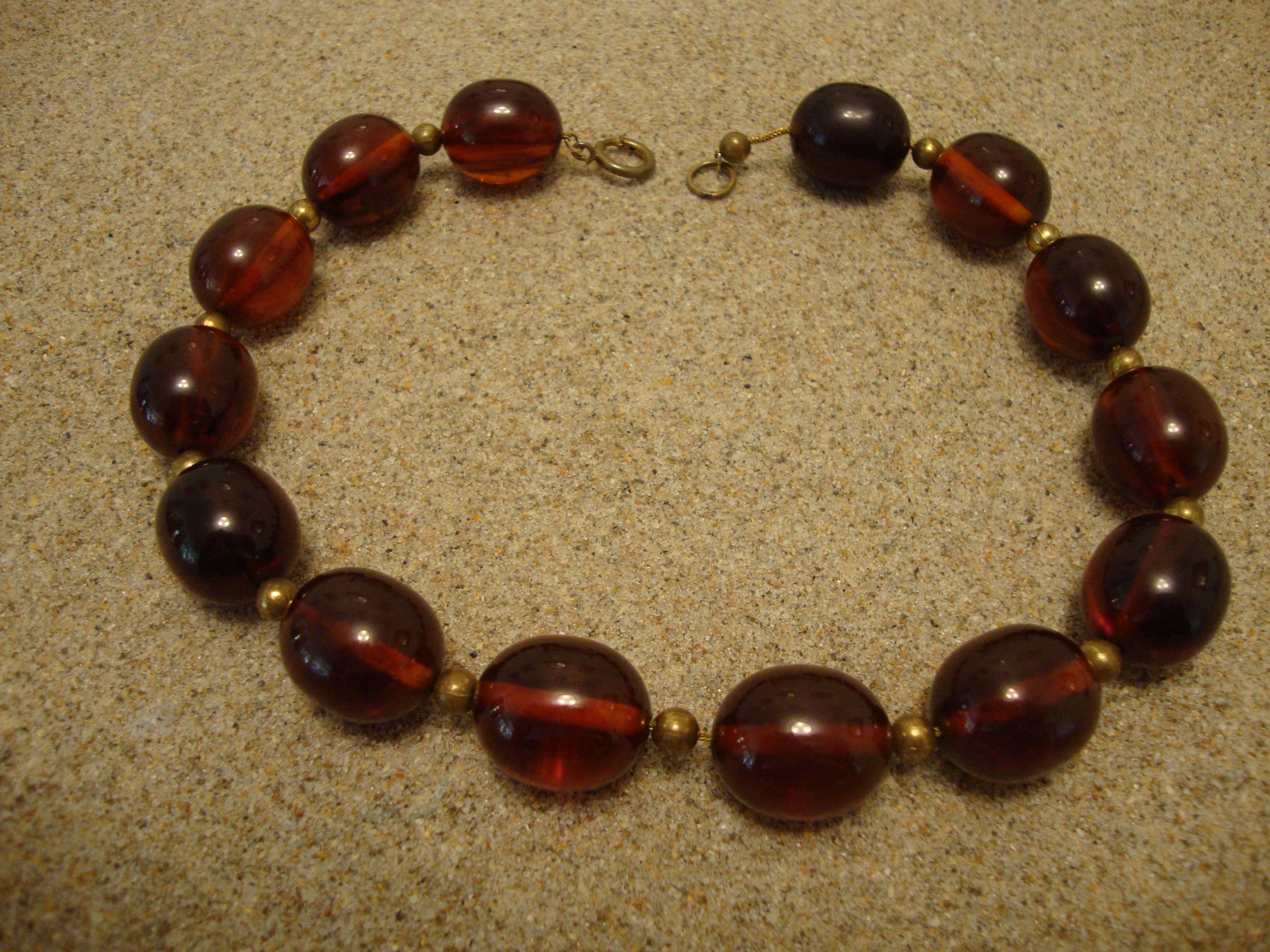 Beautiful Vintage 16" Cherry Bakelite Necklace! Large 3/4" Oval Beads!!