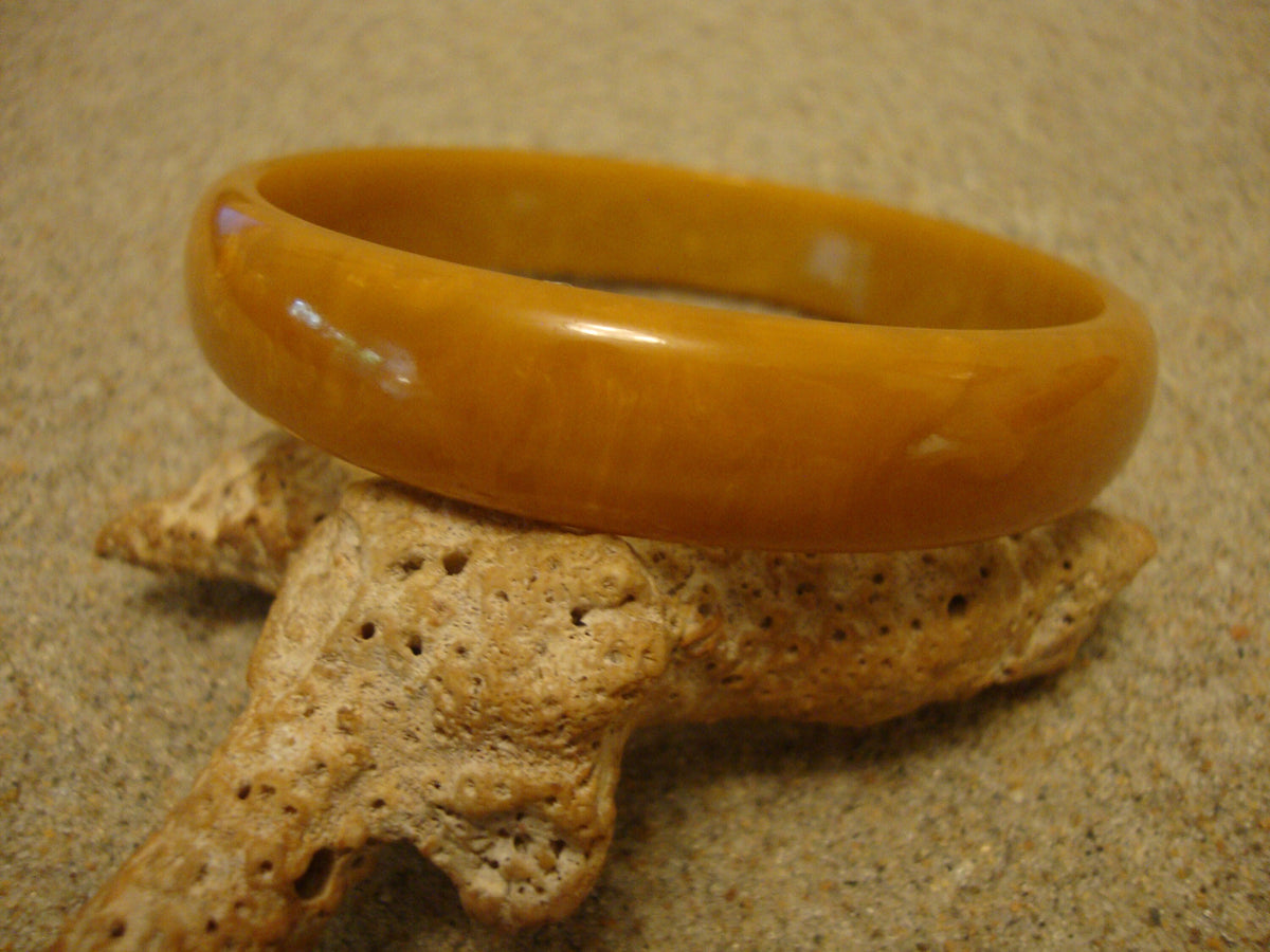Vintage Butterscotch Bakelite Bracelet: Marbled Cream, 1/2 inch