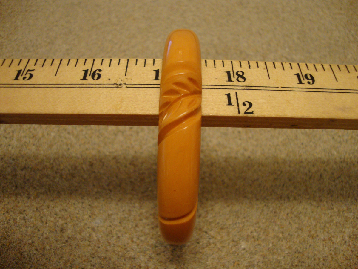 Vintage 1/2" Butterscotch Bakelite Bracelet!  Leaf & Diagonal Slash Carvings!