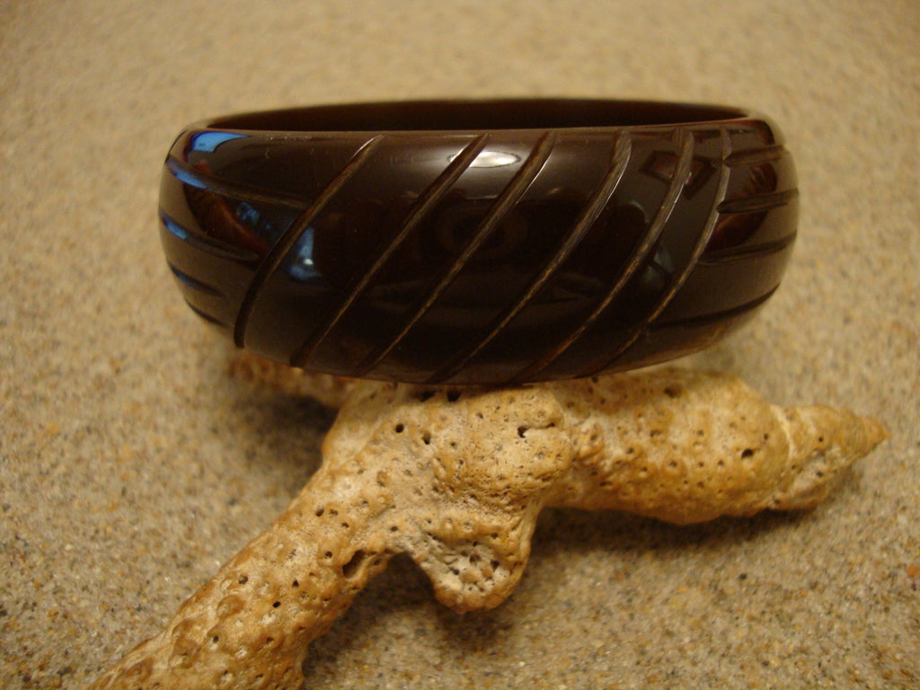 Vintage 7/8" Bakelite Bracelet! Gold to Brown w/ Abstract Geometric Carvings!