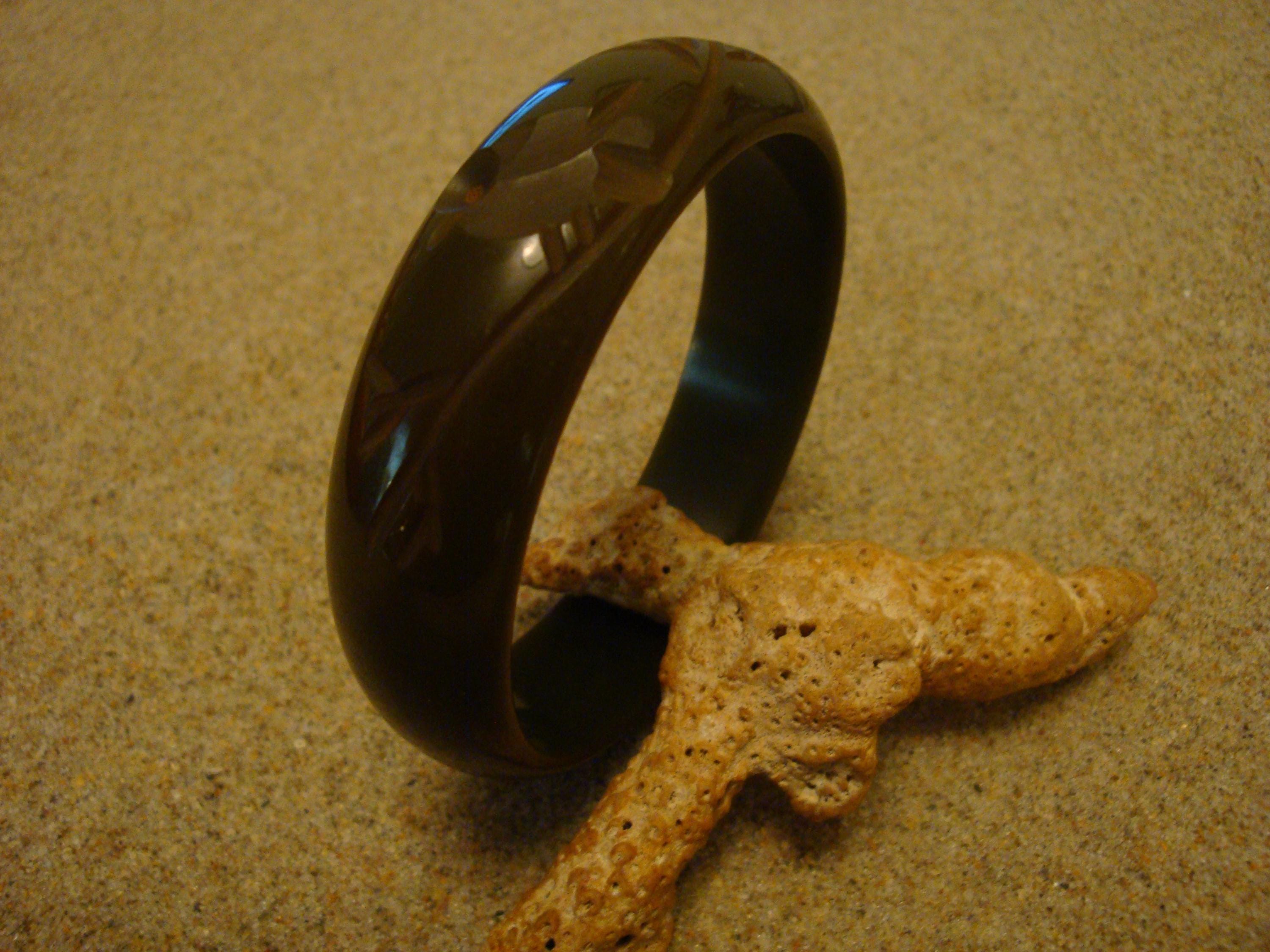 Vintage 3/4" Olive Green Bakelite Bracelet; Classic Bird on Branch Carvings!!