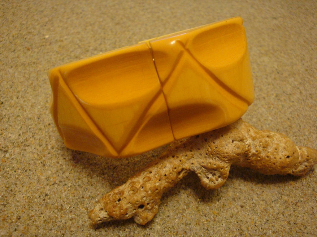 Vintage Canary Yellow Bakelite Clamper Bracelet: Geometric Design