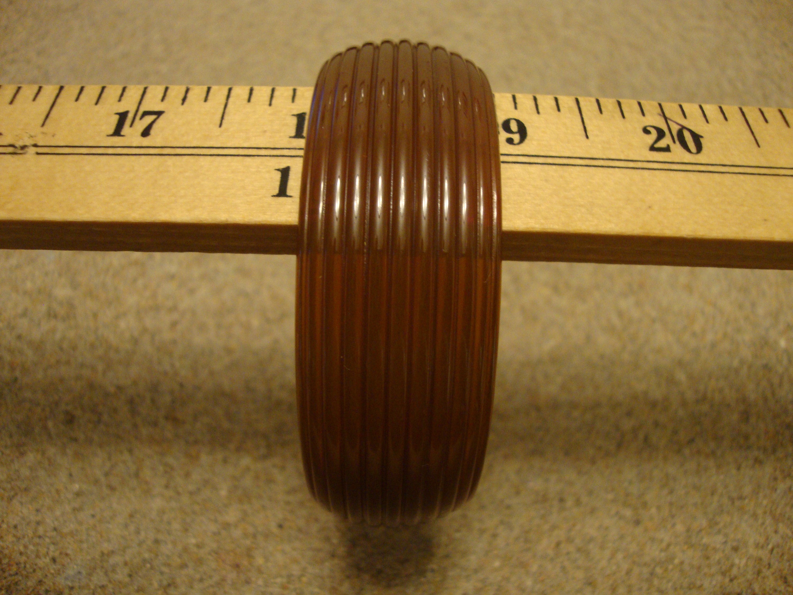 Vintage 1" Bakelite Bracelet! Semi Translucent Sleek Gold to Green Ribbed Design!