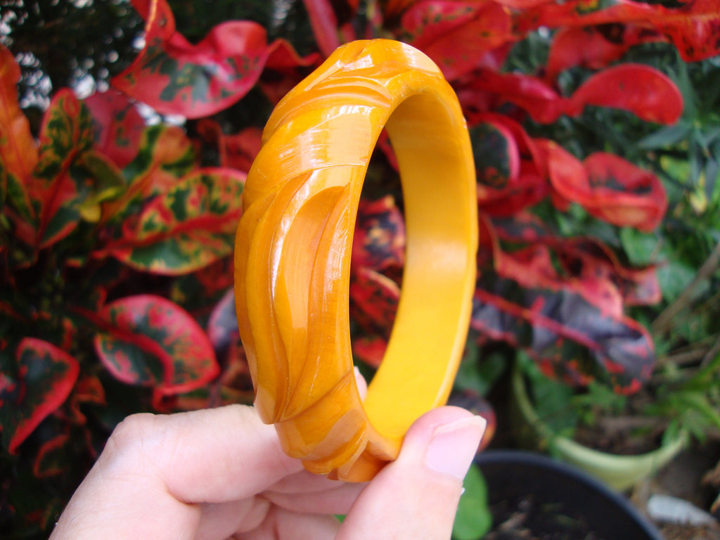 Vintage 3/4" Orange Bakelite Bracelet! Sculpted Abstract Flower Designs!