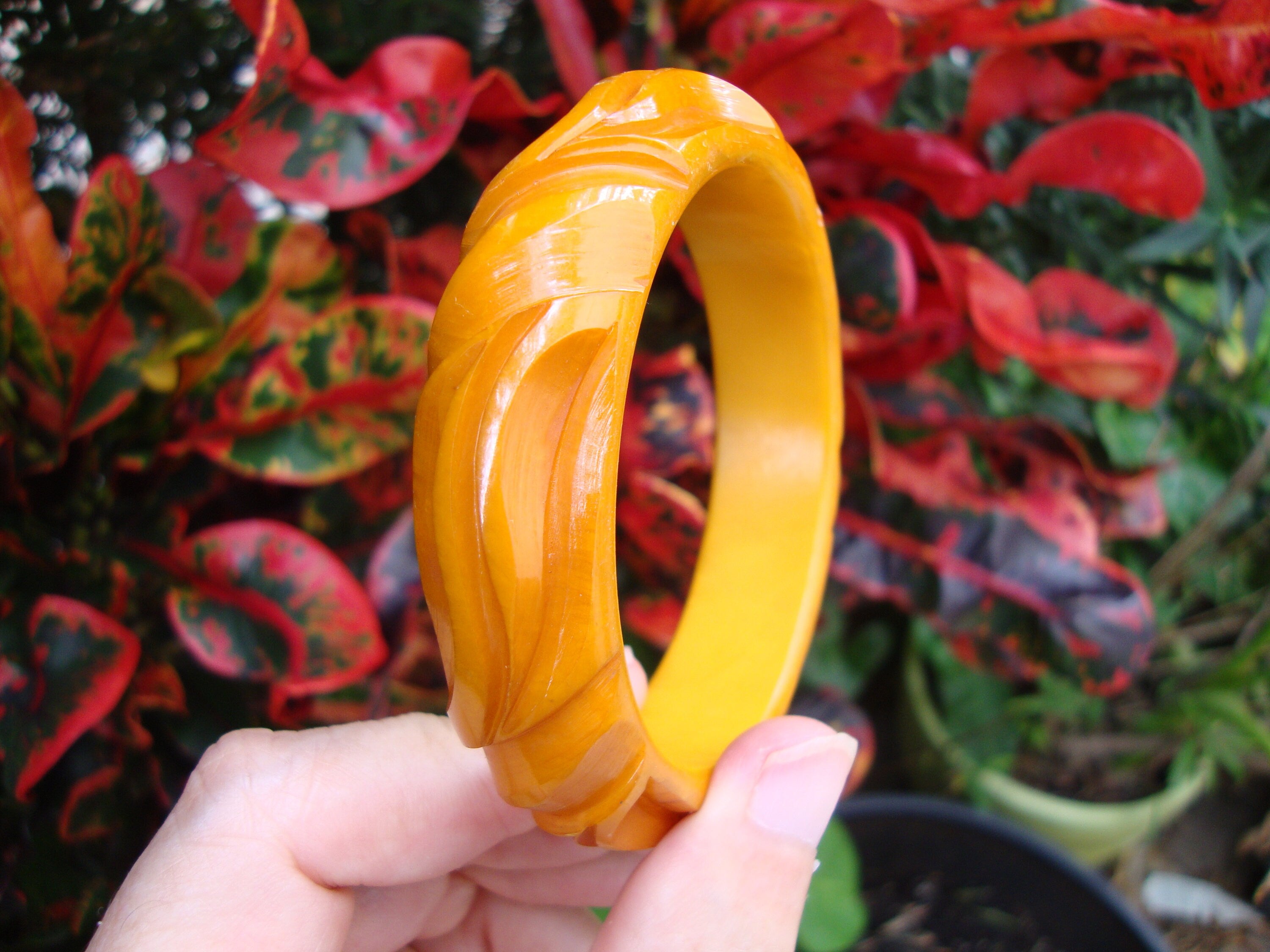 Vintage 3/4" Orange Bakelite Bracelet! Sculpted Abstract Flower Designs!