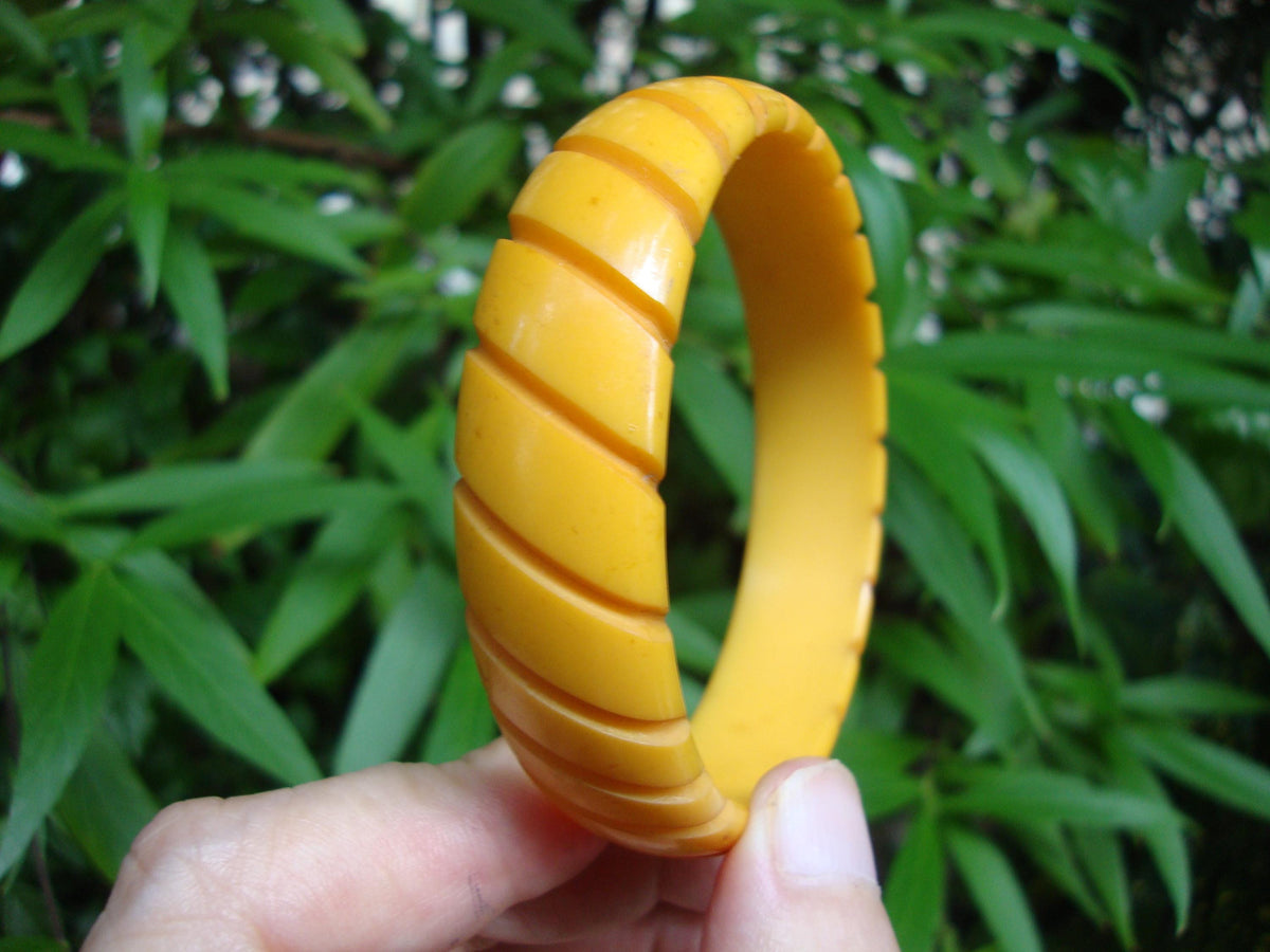 Vintage Goldenrod Bakelite Bracelet: Carved Diagonal Slashes