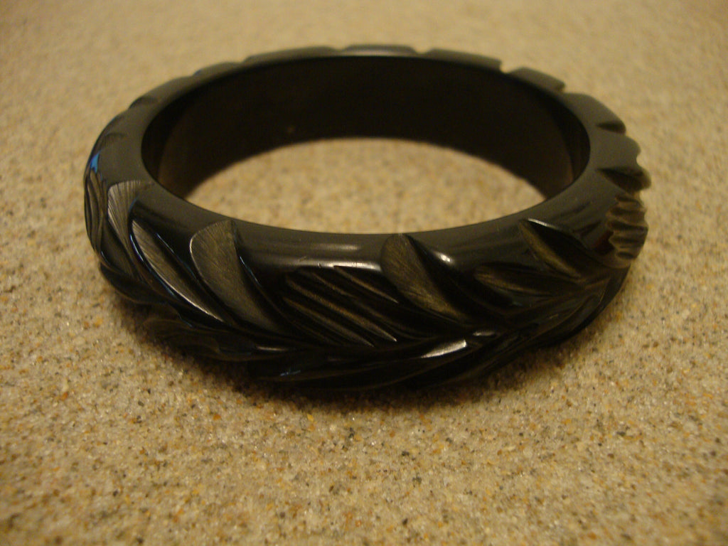 Vintage Midnight Green Bakelite Bracelet: Carved Vine & Leaf Design