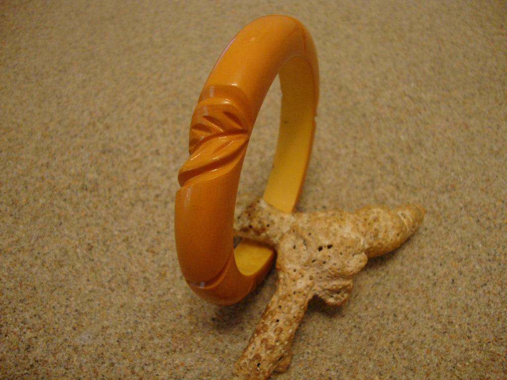 Vintage 1/2" Butterscotch Bakelite Bracelet!  Leaf & Diagonal Slash Carvings!
