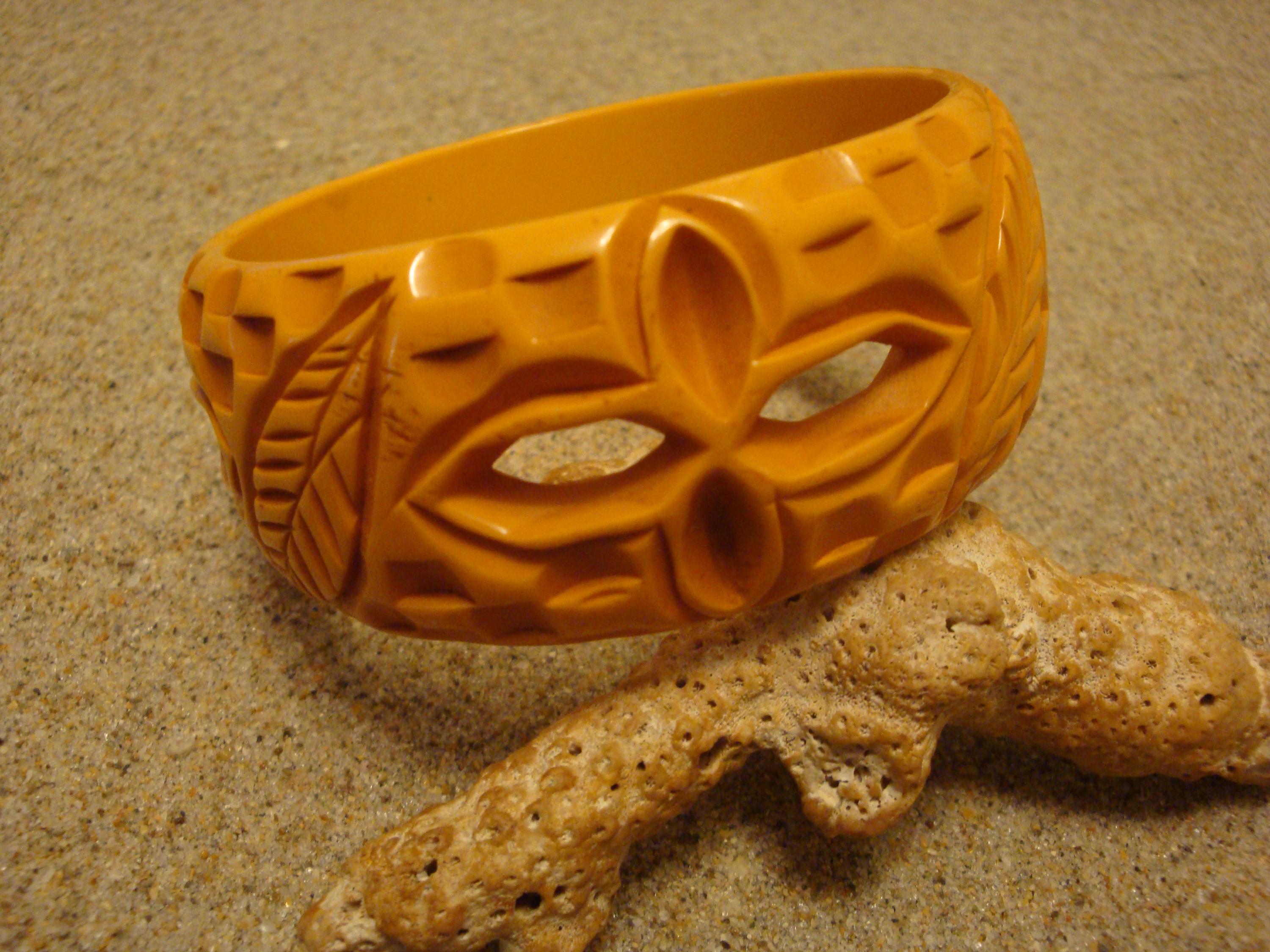 Vintage 1 1/4" Goldenrod Bakelite Bracelet! Open Work , Basketweave & Leaf Carvings!