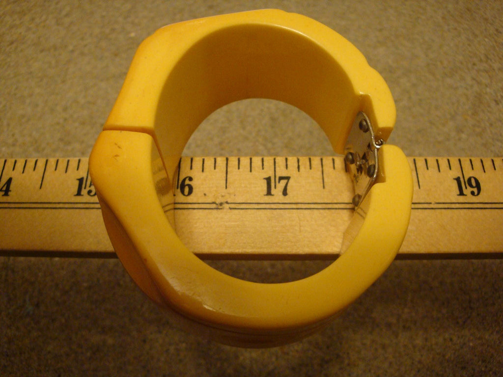Vintage Canary Yellow Bakelite Clamper Bracelet: Geometric Design