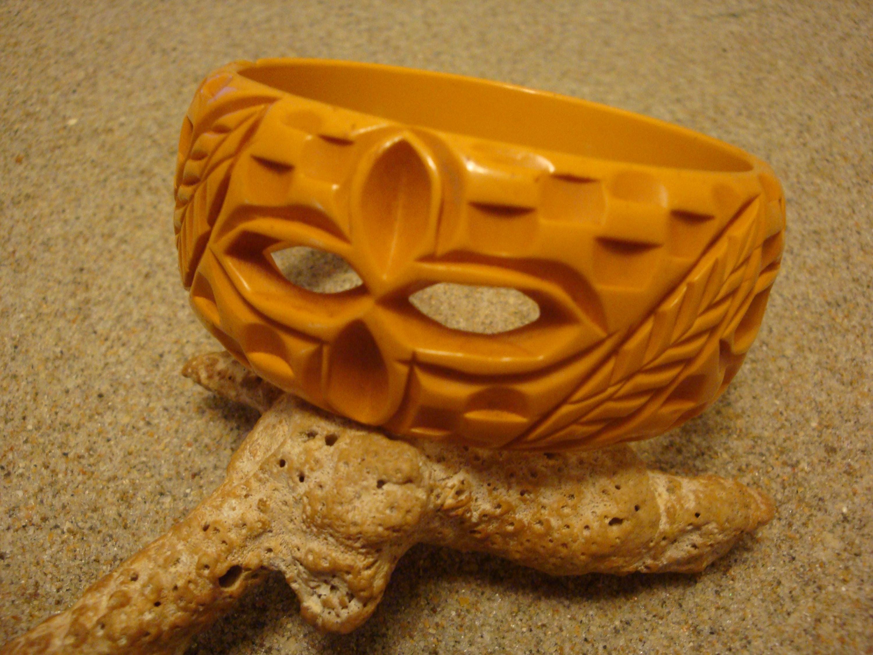 Vintage 1 1/4" Goldenrod Bakelite Bracelet! Open Work , Basketweave & Leaf Carvings!