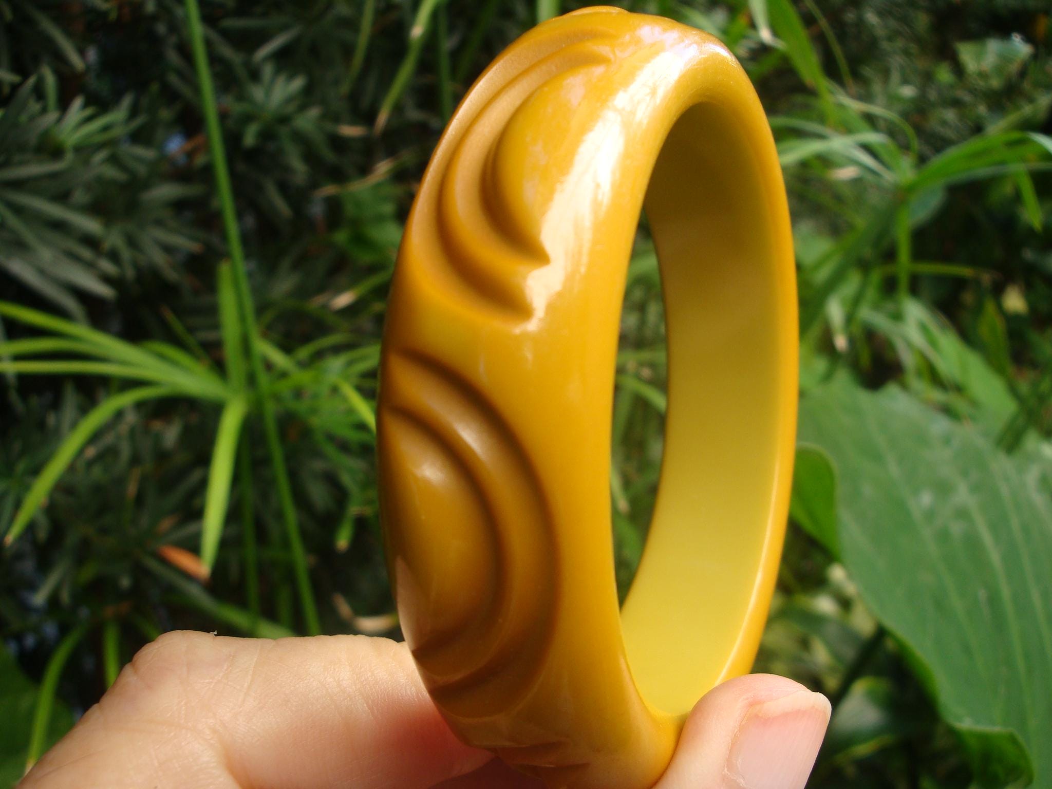 Vintage 3/4" Chartreuse Color Bakelite Bracelet! Deep Semi Circular Carvings!