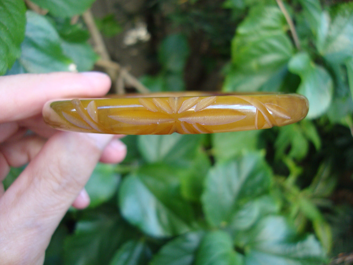 Vintage 1/4" Flat Tube Greenish Brown Bakelite Bracelet! Flower & Leaf Carvings!
