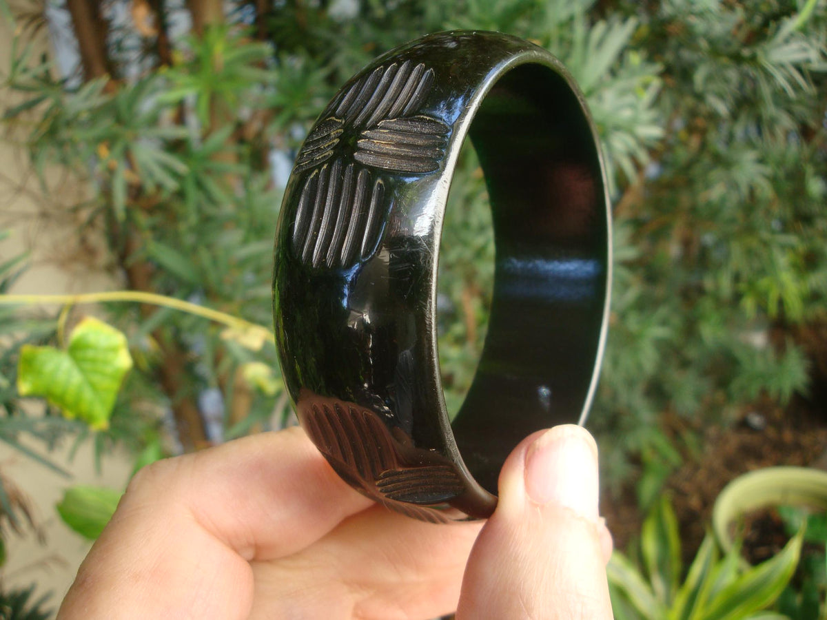Vintage 1" Midnight Green Bakelite Bracelet! Southwestern Inspired Carvings!