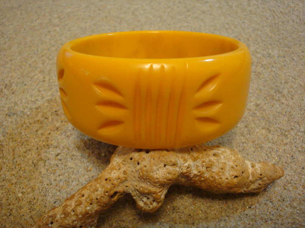 Vintage 1 1/4" Goldenrod Bakelite Bracelet!  Four Abstract Flower Carvings!