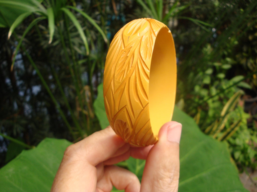 Vintage 1 1/4" Goldenrod Bakelite Bracelet! Four Abstract Flower Carvings!