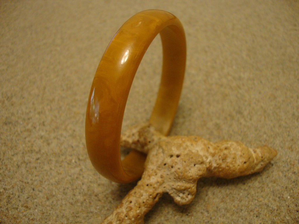 Vintage Butterscotch Bakelite Bracelet: Marbled Cream, 1/2 inch