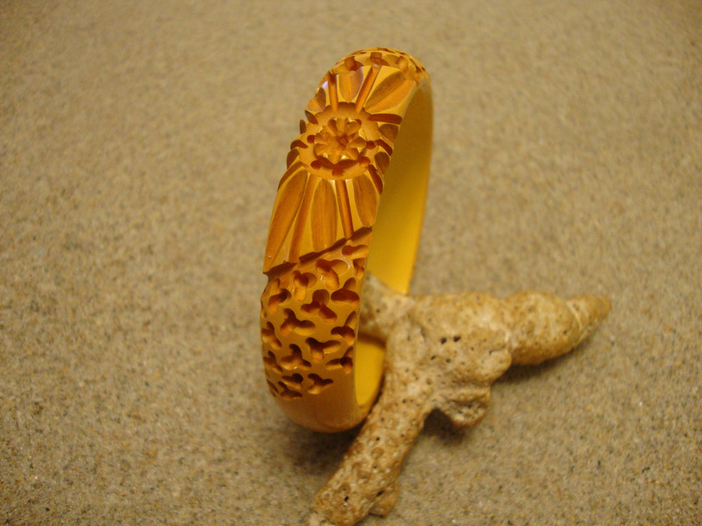 Vintage Goldenrod Bakelite Bracelet: Carved Flower & Wormwood Design
