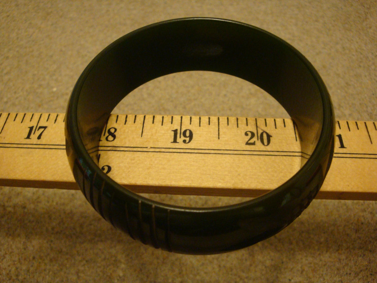 Vintage 7/8" Kelly Green Bakelite Bracelet! Large Flower & Vertical Slash Carvings!
