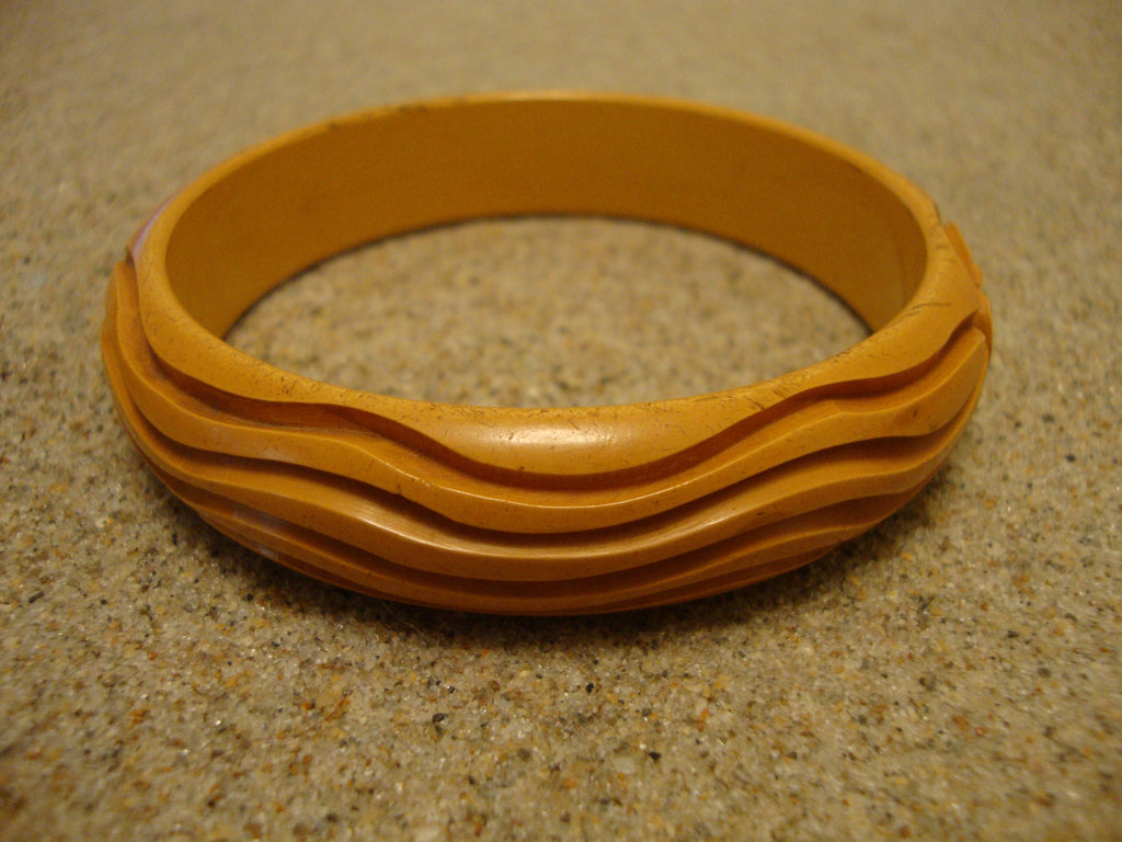Vintage Goldenrod Bakelite Bracelet: 1940s Flower Carvings