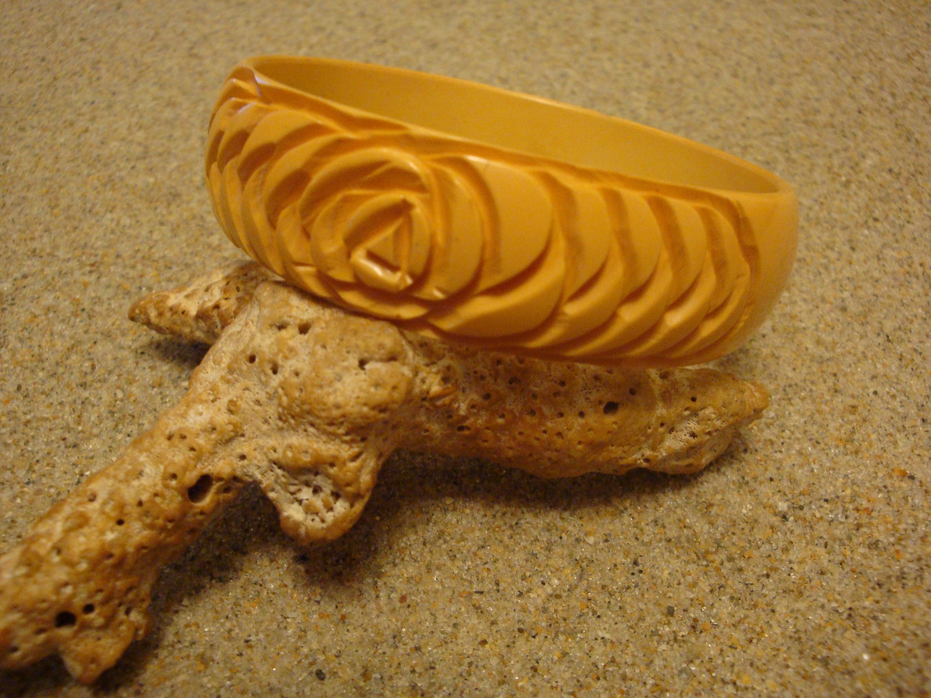 Vintage 3/4" Pale Yellow Bakelite Bracelet! Two Large Rose Petal Inspired Carvings!