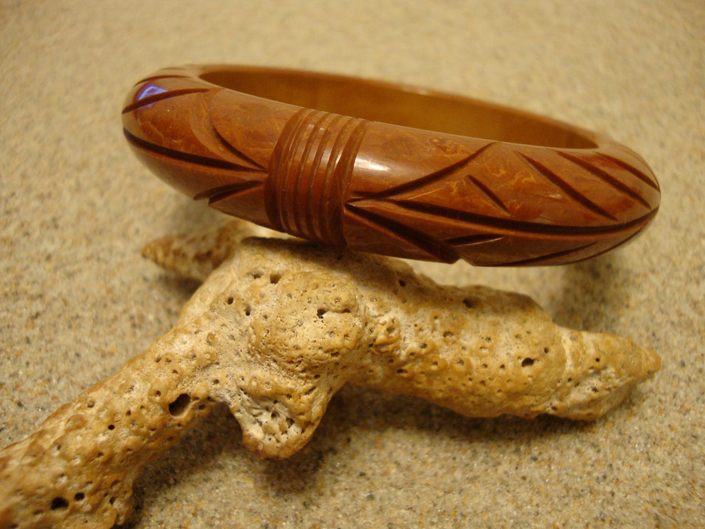 Vintage Cinnamon Bakelite Bracelet: Carved Wheat Sheaf Design