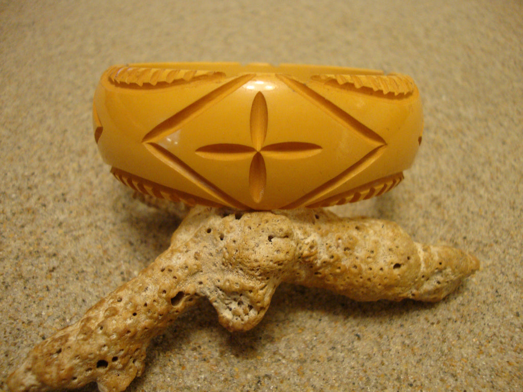 Vintage 1" Goldenrod Bakelite Bracelet!  Four Abstract Geometric Carvings!