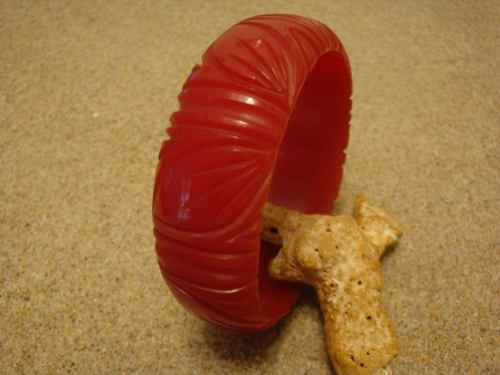 Vintage 7/8" Bakelite Bracelet! Bright Cherry Red w/ Four Pair of Leaf Carvings!