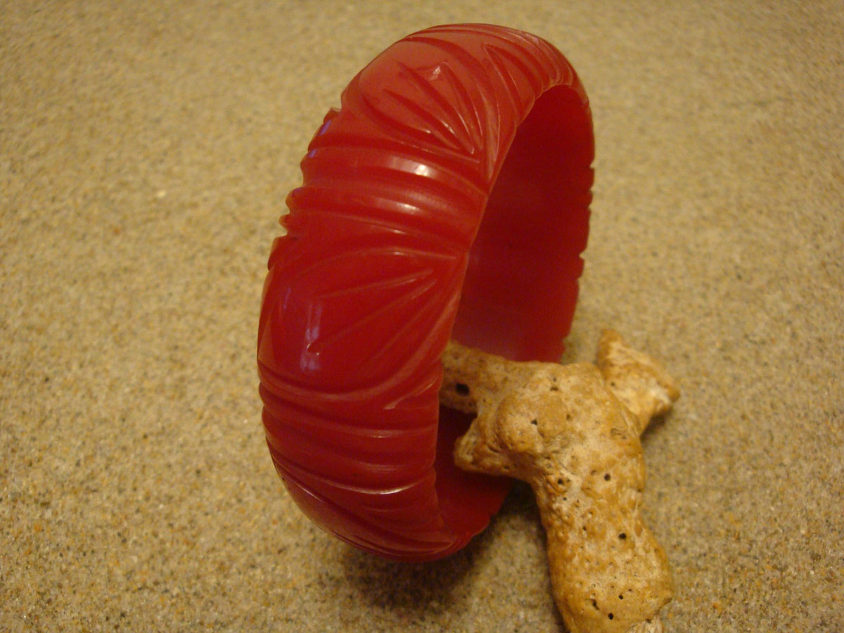 Vintage 7/8" Bakelite Bracelet! Bright Cherry Red w/ Four Pair of Leaf Carvings!