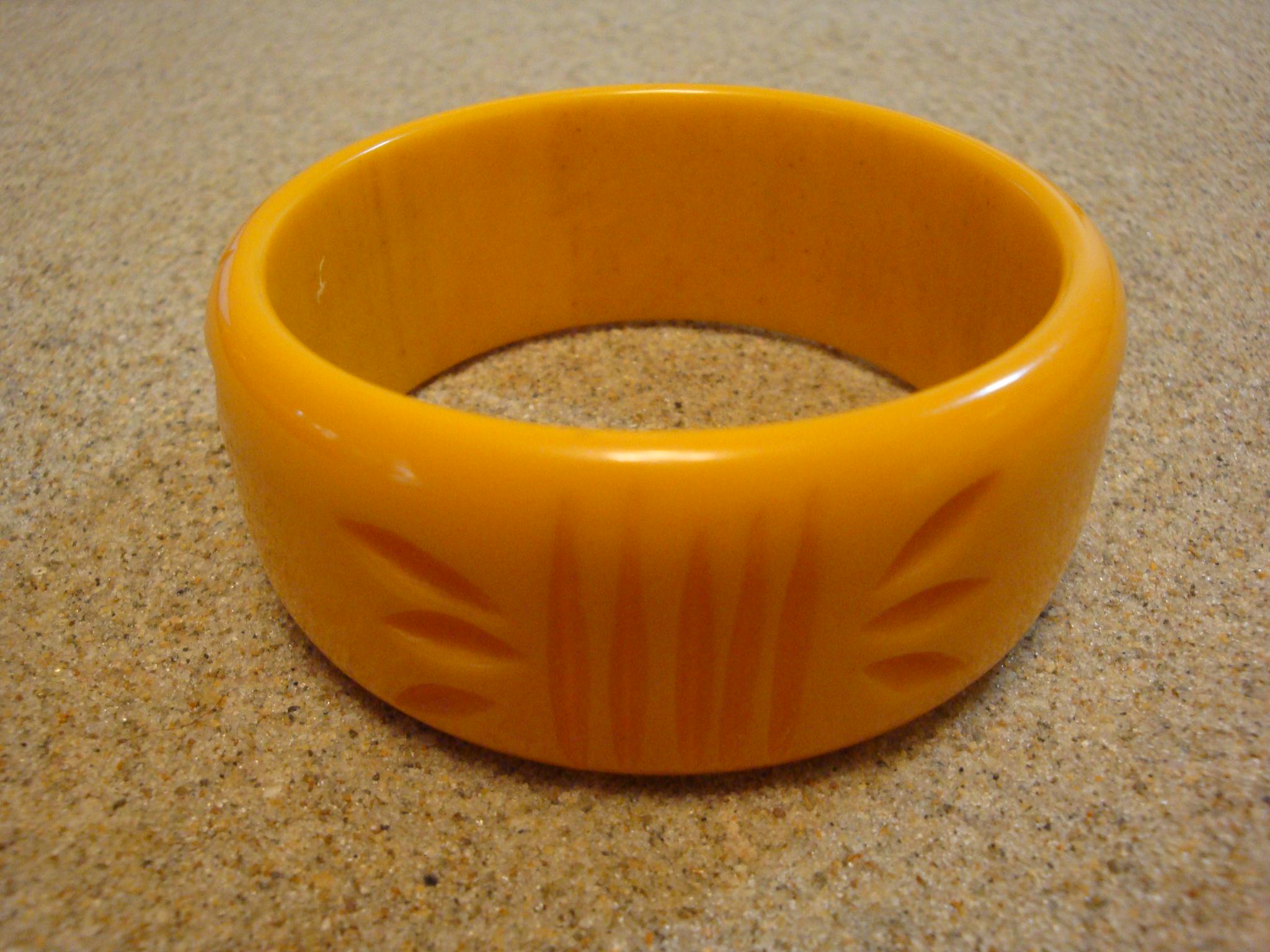 Vintage 1 1/4" Goldenrod Bakelite Bracelet!  Four Abstract Flower Carvings!