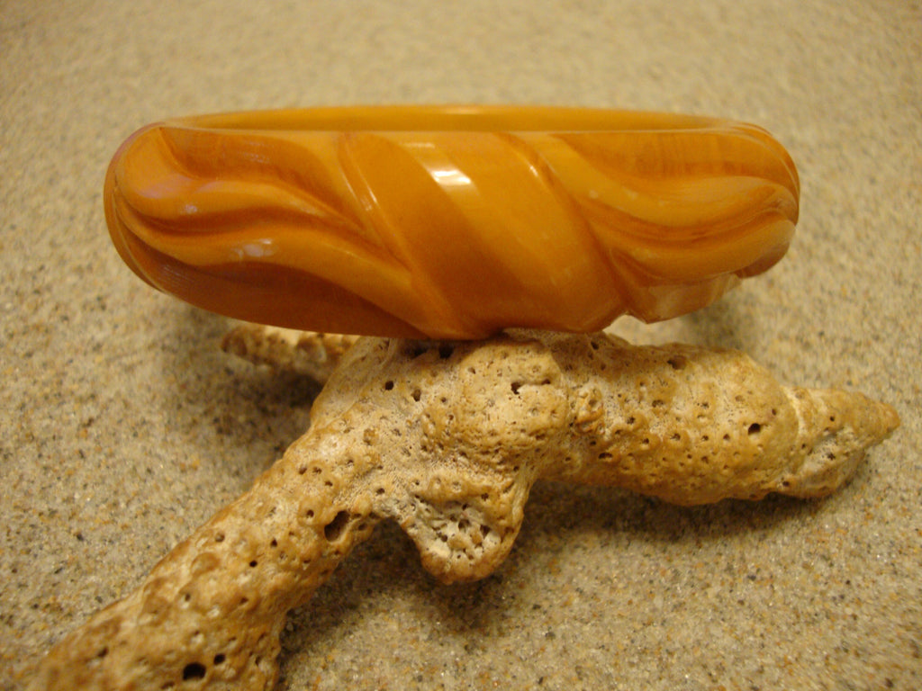 Vintage 3/4" Orange Bakelite Bracelet! Sculpted Abstract Flower Designs!