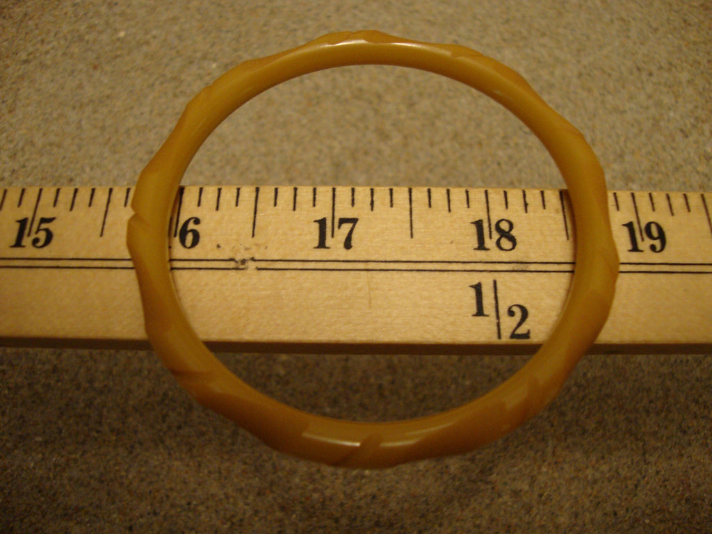 Vintage 1/4" Green to Tan Bakelite Bracelet! Cutback & Diagonal Slash Carvings!