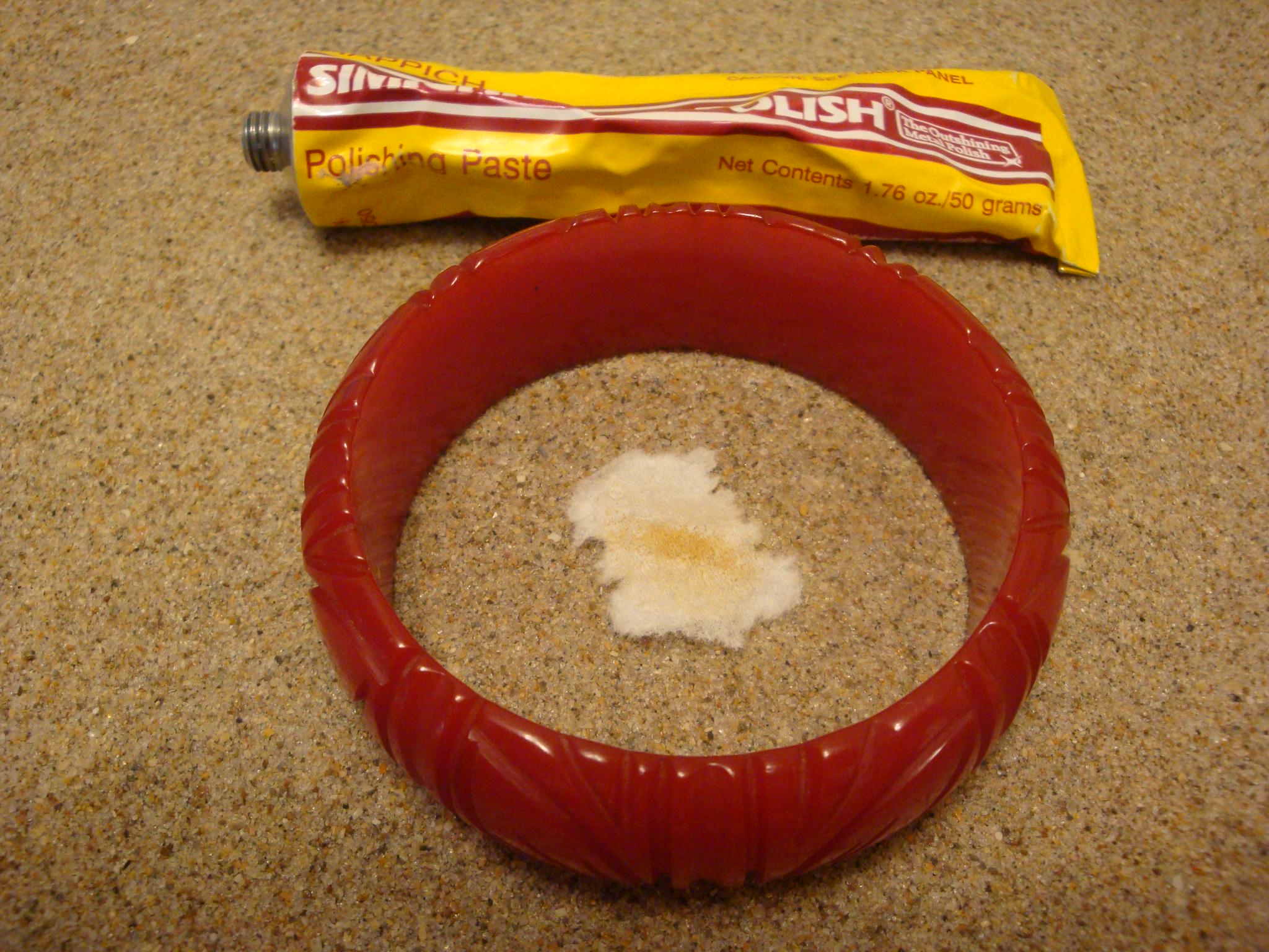 Vintage 7/8" Bakelite Bracelet! Bright Cherry Red w/ Four Pair of Leaf Carvings!